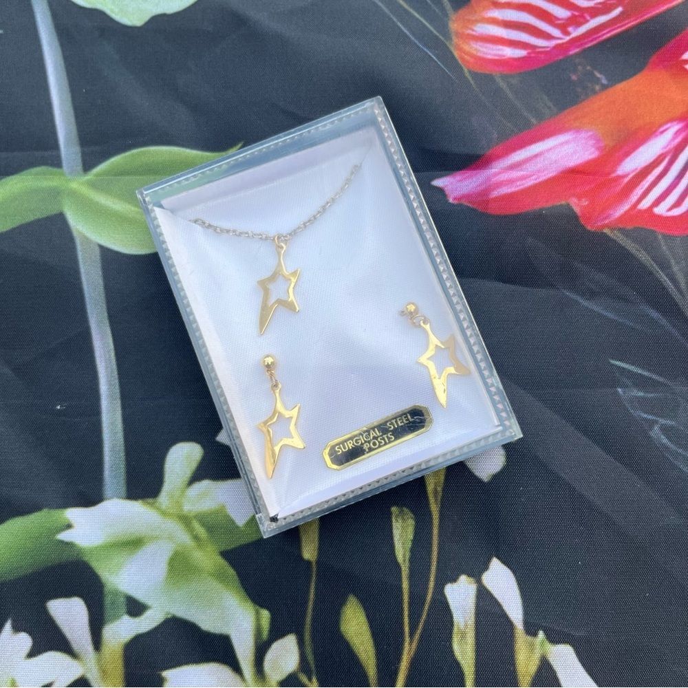 Vintage? Asymmetrical Star Gold-tone Jewelry Set Necklace & Earrings Steel